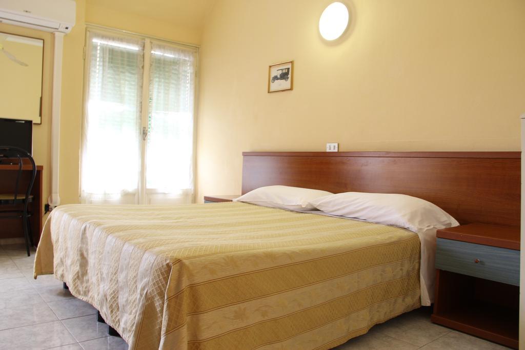 Hotel Rallye Милан Экстерьер фото