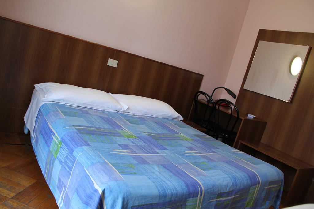 Hotel Rallye Милан Экстерьер фото